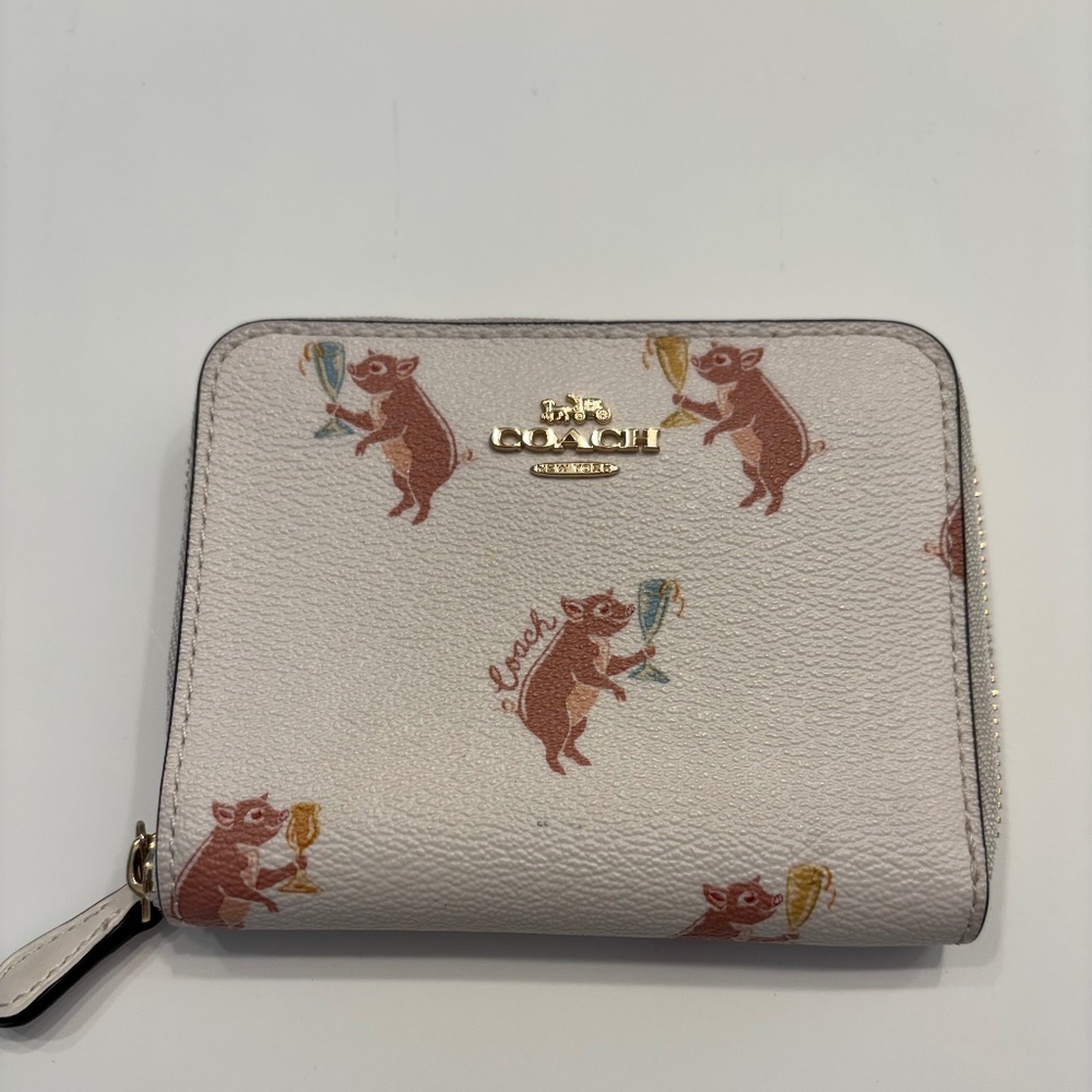 Coach Small Zip Wallet – Ivory Pebbled Leather Party With Pig Print – Zip Around